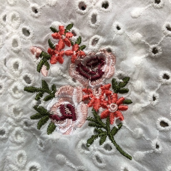 Vintage Embroidered Eyelet Crop Top - Picture 8 of 17